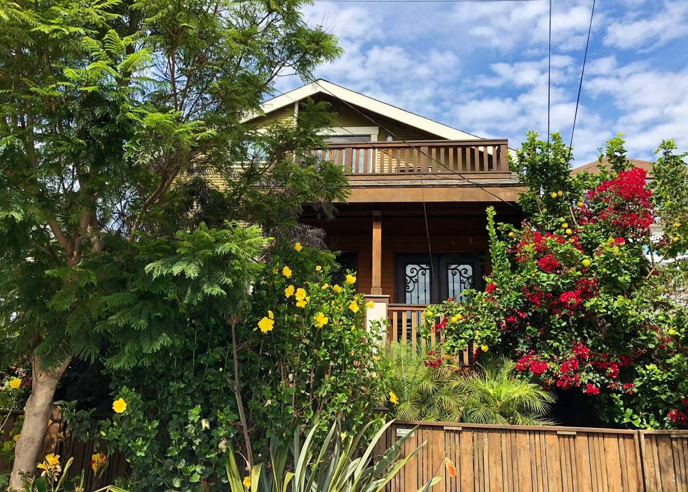 "Another great place hosted by Albena, I was really impressed with the craftsmanship and design. House was very clean and has all the amenities you will need." - Victor, May 2017