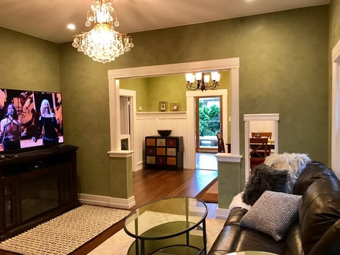 The CRAFTSMAN | Urban Oasis | Executive Retreat