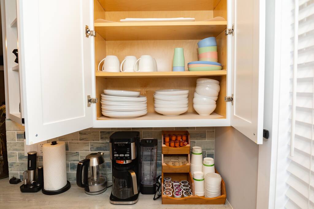 Cups, plates, toddler set - Private Beach | Lakeside Luxe | Hike Kayak Paddle - Tahoe Vista