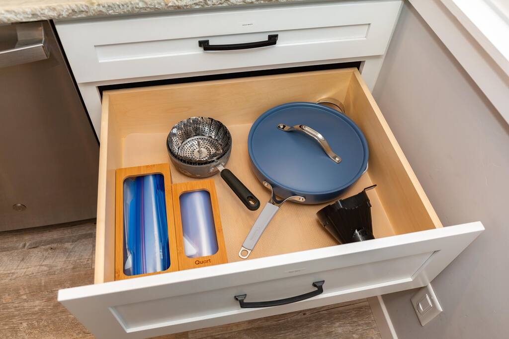 Non stick pan and additional accessories for your comfort - Private Beach | Lakeside Luxe | Hike Kayak Paddle - Tahoe Vista