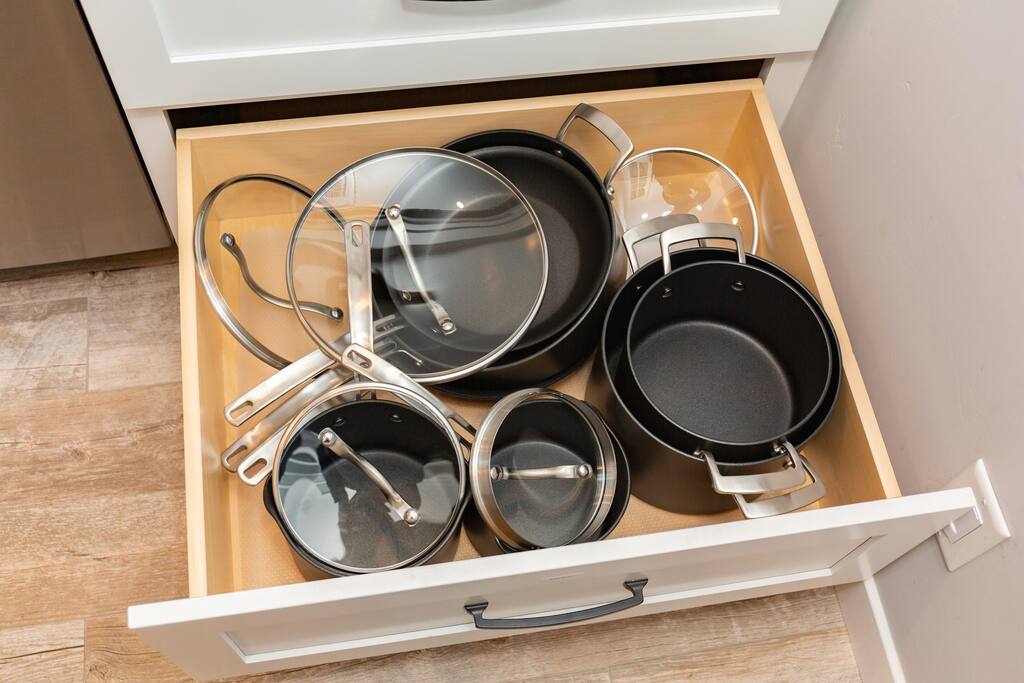 Pots and pans for meals for your entire family - Private Beach | Lakeside Luxe | Hike Kayak Paddle - Tahoe Vista