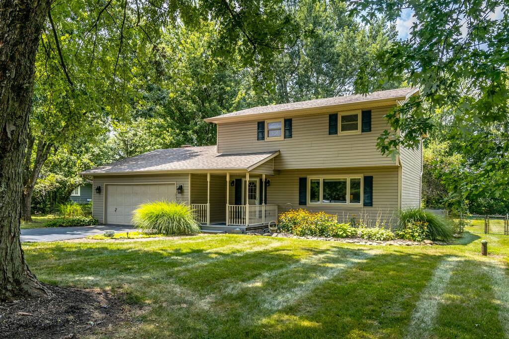 New Albany Family Friendly | King Bed Suite