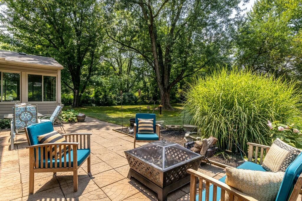 New Albany Family Friendly | King Bed Suite