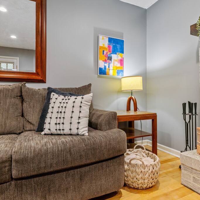 New Albany Family Friendly | King Bed Suite
