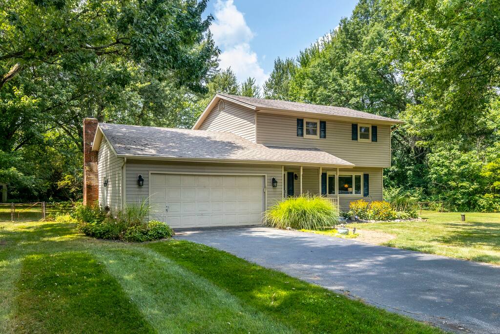 New Albany Family Friendly | King Bed Suite