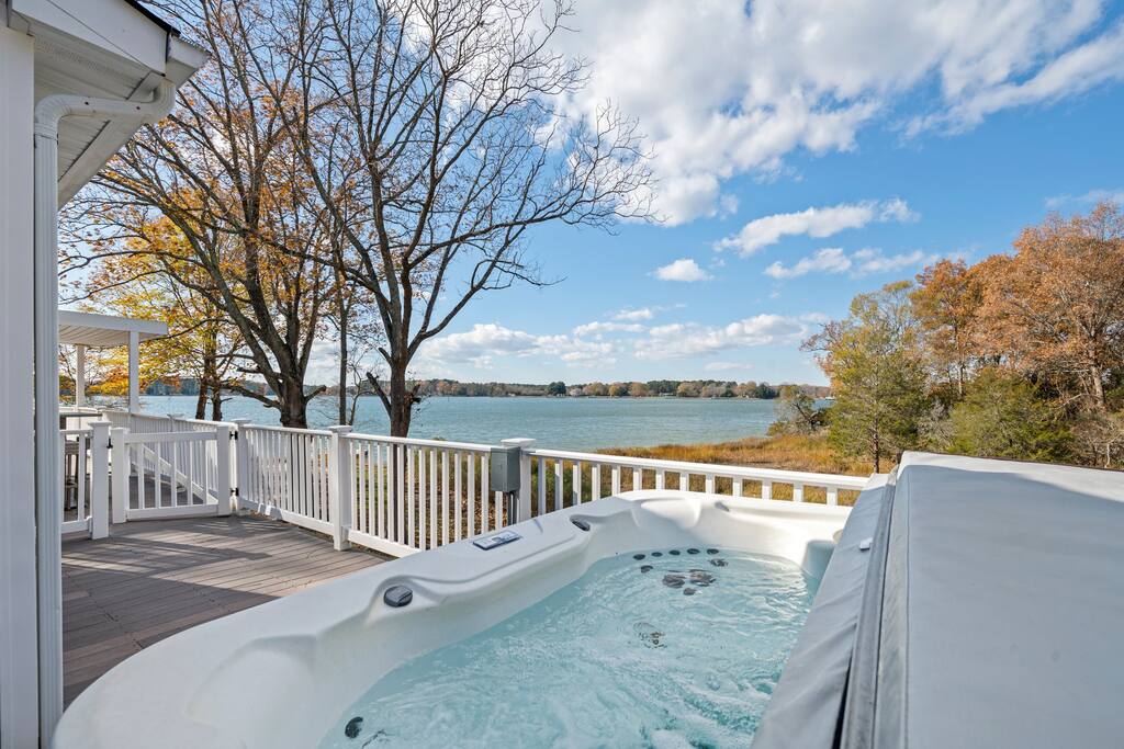 waterfront-sunsets-with-pickleball-court-and-hot-tub/