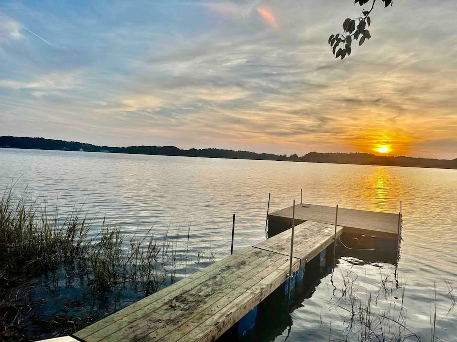 waterfront-sunsets-with-pickleball-court-and-hot-tub/