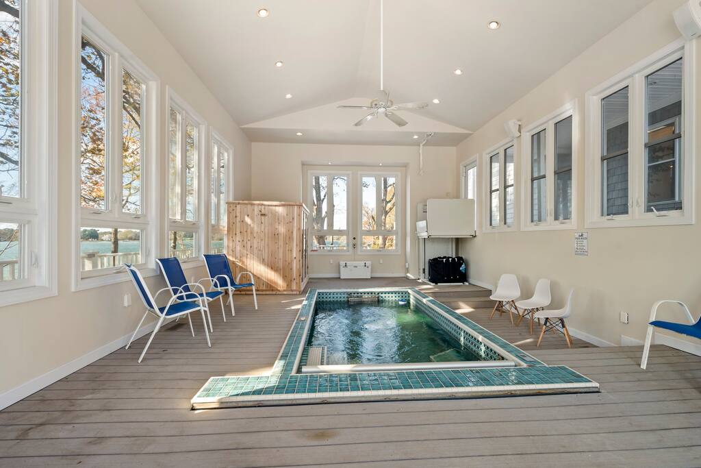 waterfront-sunsets-with-pickleball-court-and-hot-tub/