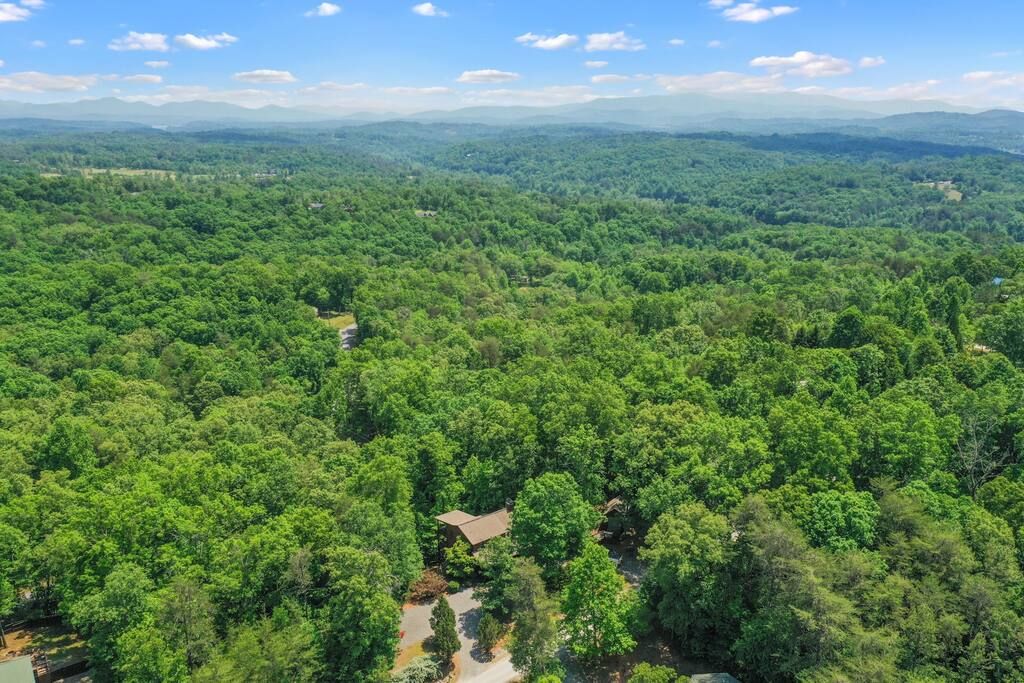 Mountain views|Playground|Near River|Pets welcome!