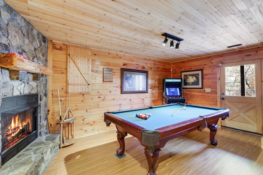 mountain-viewsorplaygroundornear-riverorpets-welcome!/