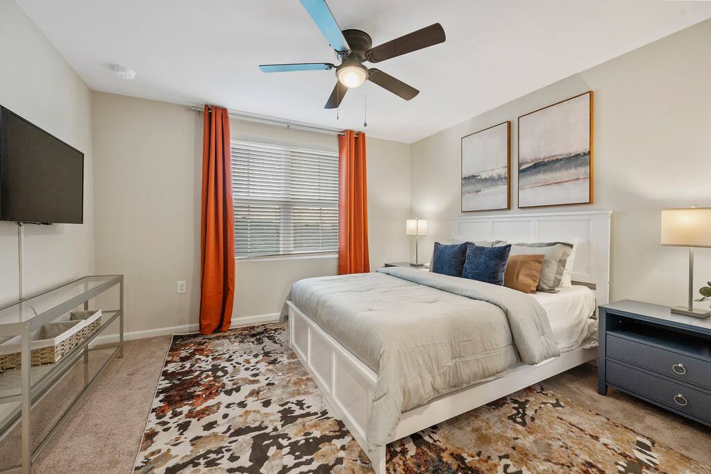 Unwind in the master bedroom oasis with access to a Smart TV and lightning-fast internet for your ultimate relaxation and entertainment.