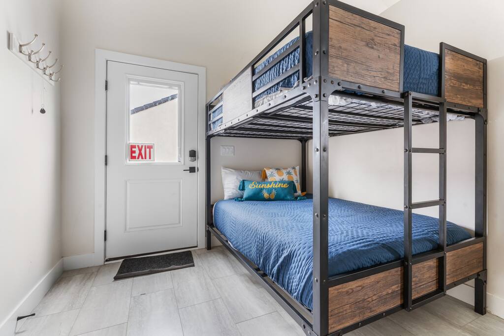 near-zionswaterparklake-or-guest-house-or-sleeps-7/
