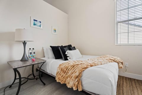 Near Zions/Waterpark/lake | Guest House | Sleeps 7