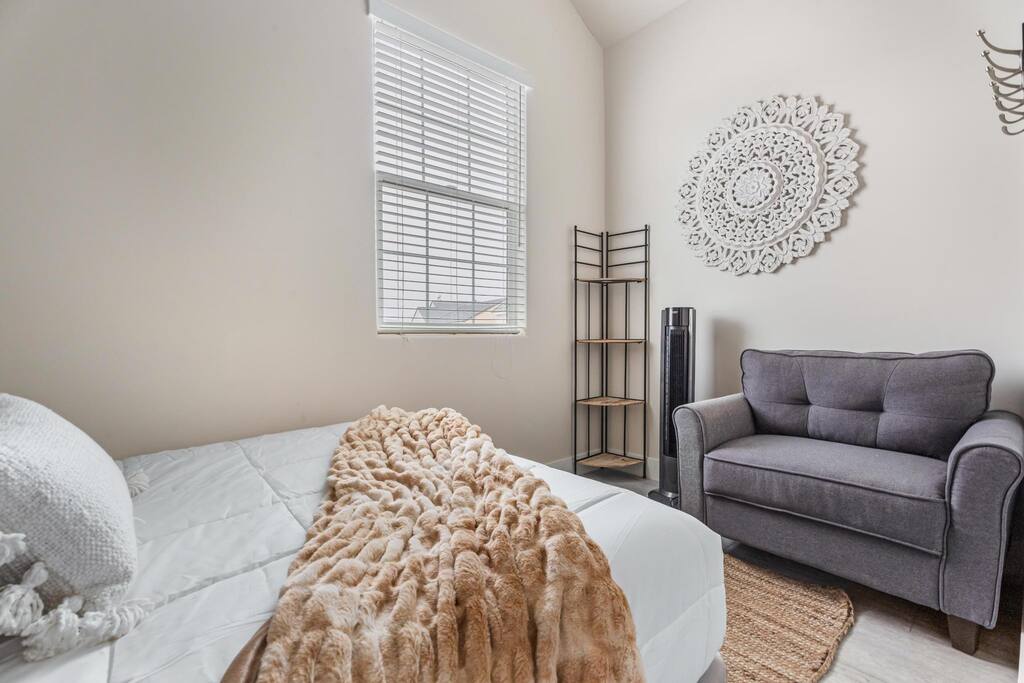 near-zionswaterparklake-or-guest-house-or-sleeps-7/