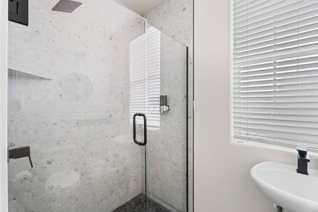 near-zionswaterparklake-or-guest-house-or-sleeps-7/