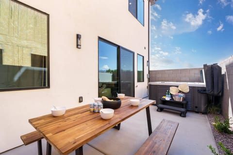 Hurricane UT - NEW! - Sleeps 26 - Private Hot tub