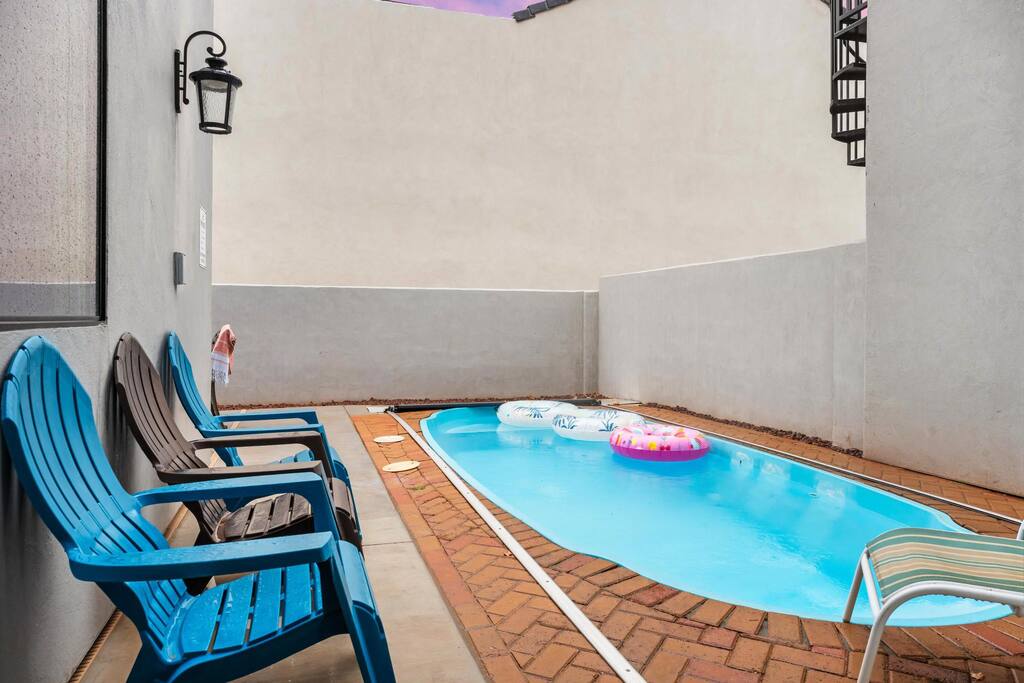 private-pool-or-water-park-lake-side-or-18+-guests/