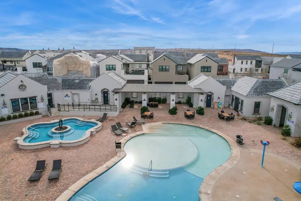 private-pool-or-water-park-lake-side-or-18+-guests/