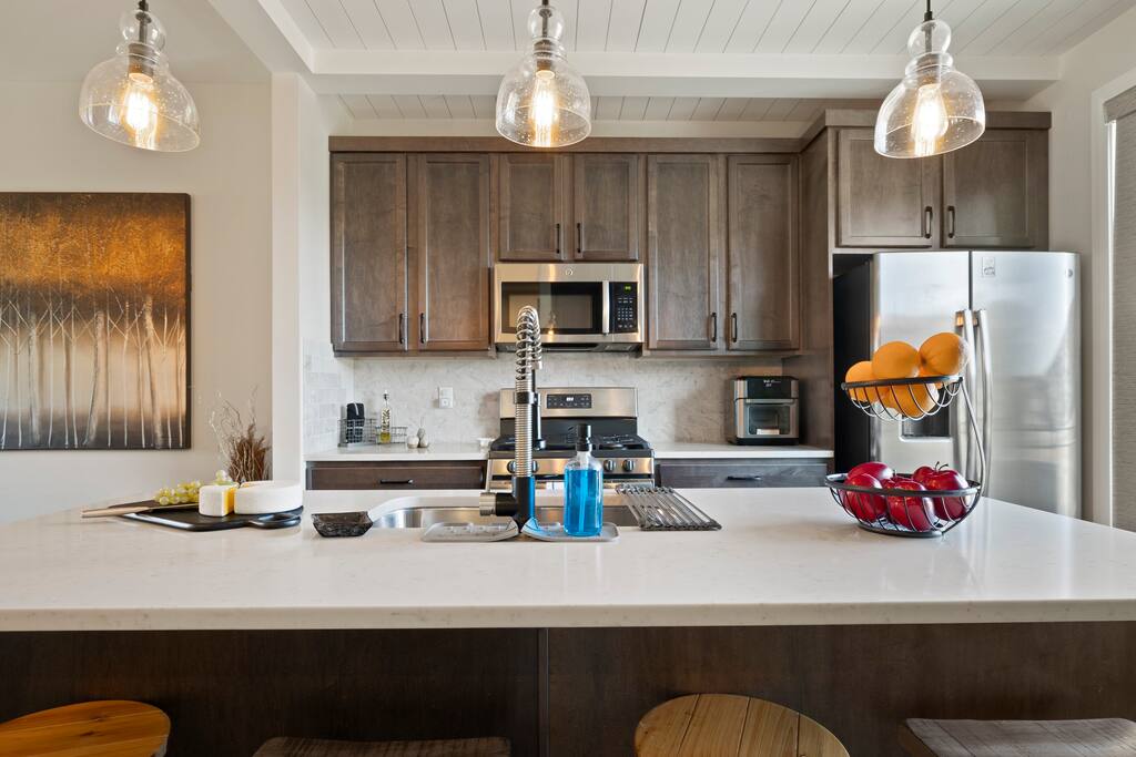 Luxury Park City home | 9 guests | Garage parking!