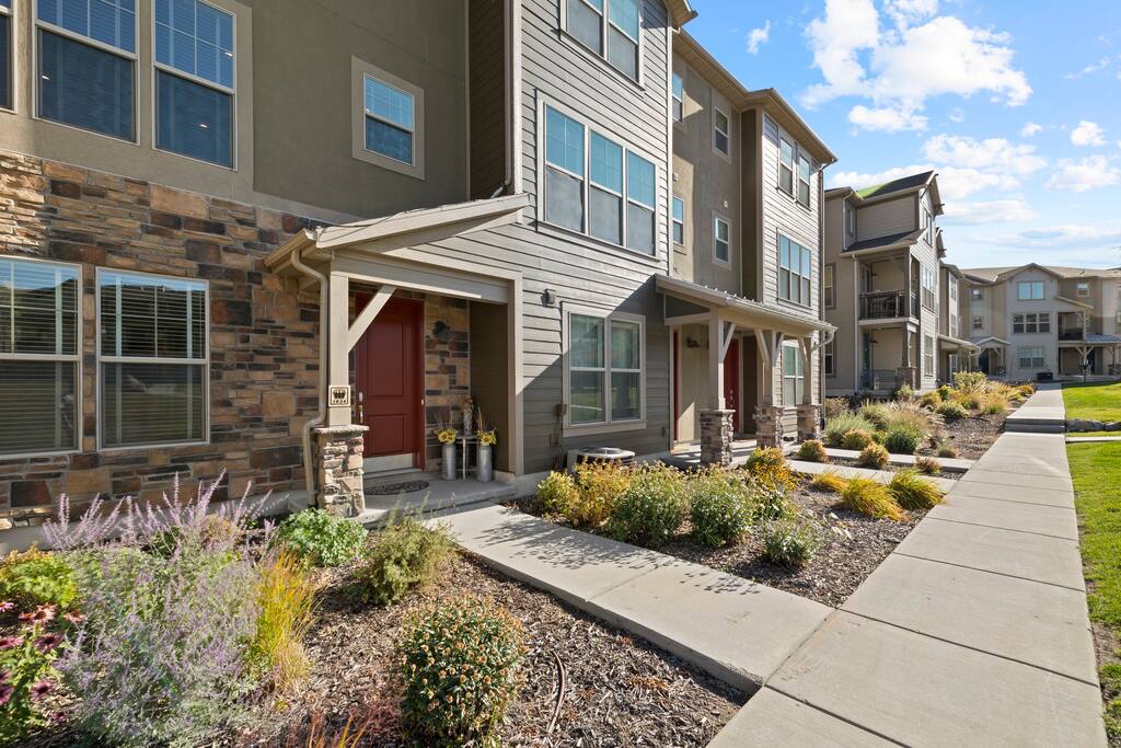 Luxury Park City home | 9 guests | Garage parking!