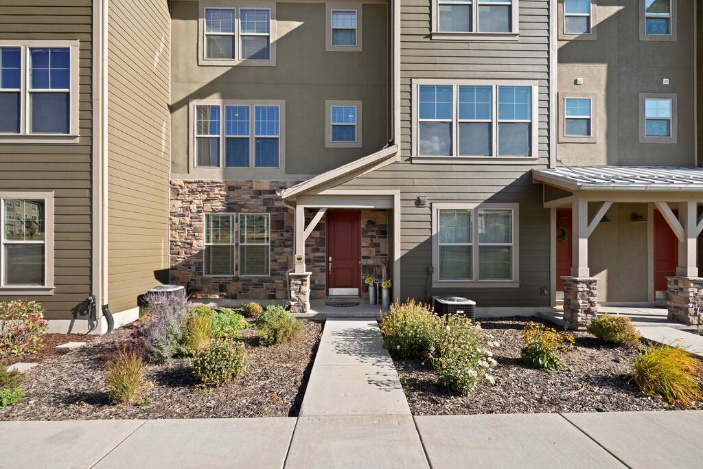 Luxury Park City home | 9 guests | Garage parking!