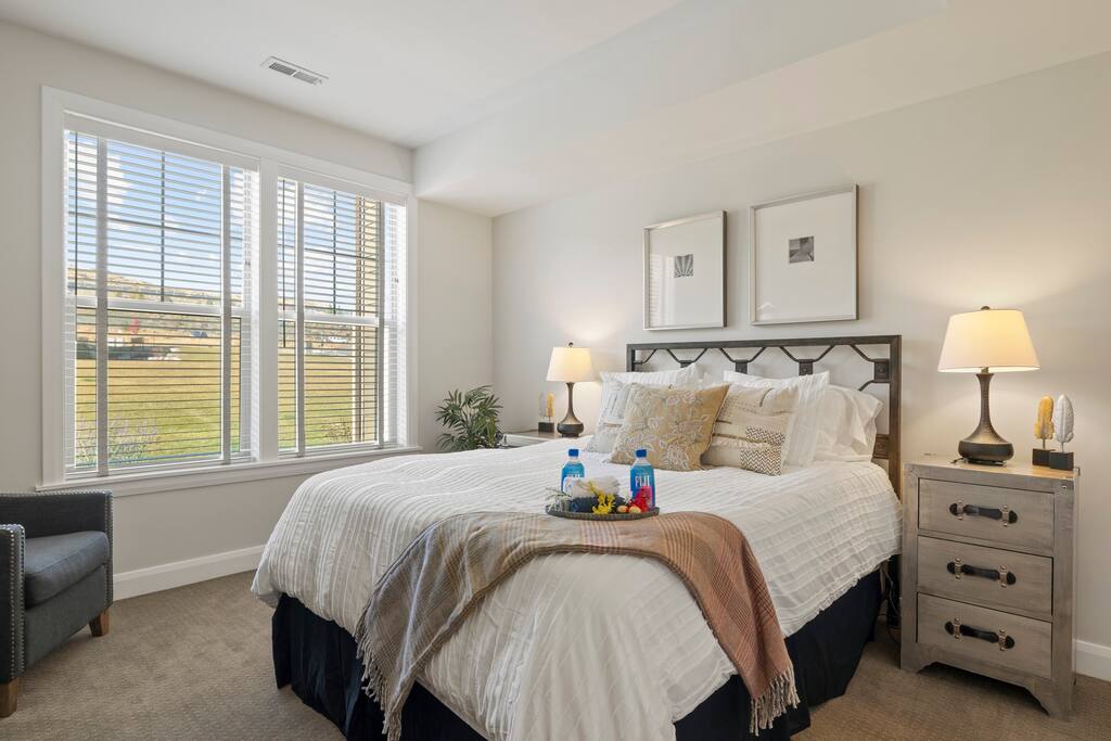 Luxury Park City home | 9 guests | Garage parking!