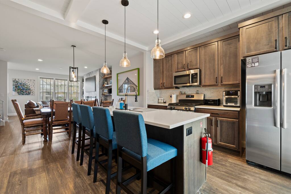 luxury-park-city-home-or-8-guests-or-garage-parking!/