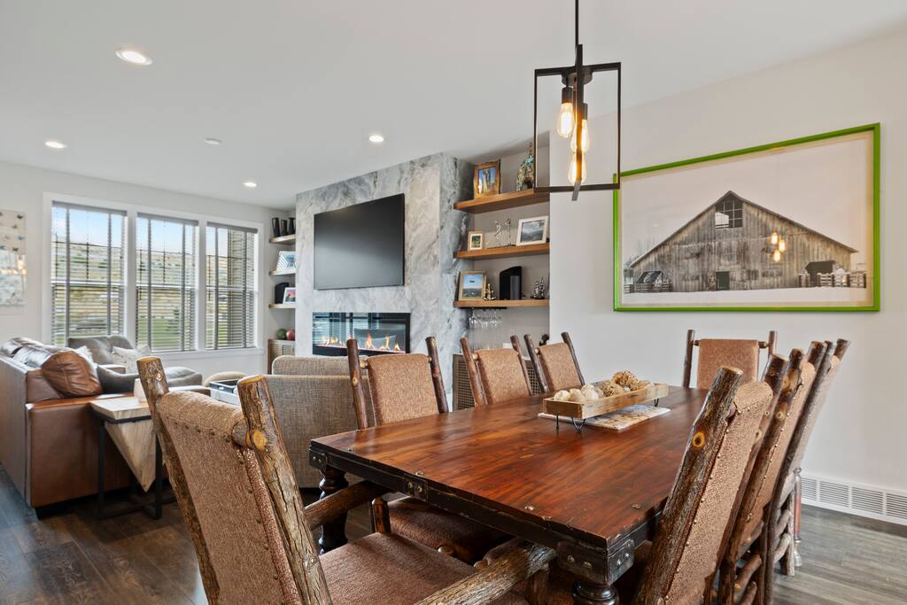 luxury-park-city-home-or-8-guests-or-garage-parking!/