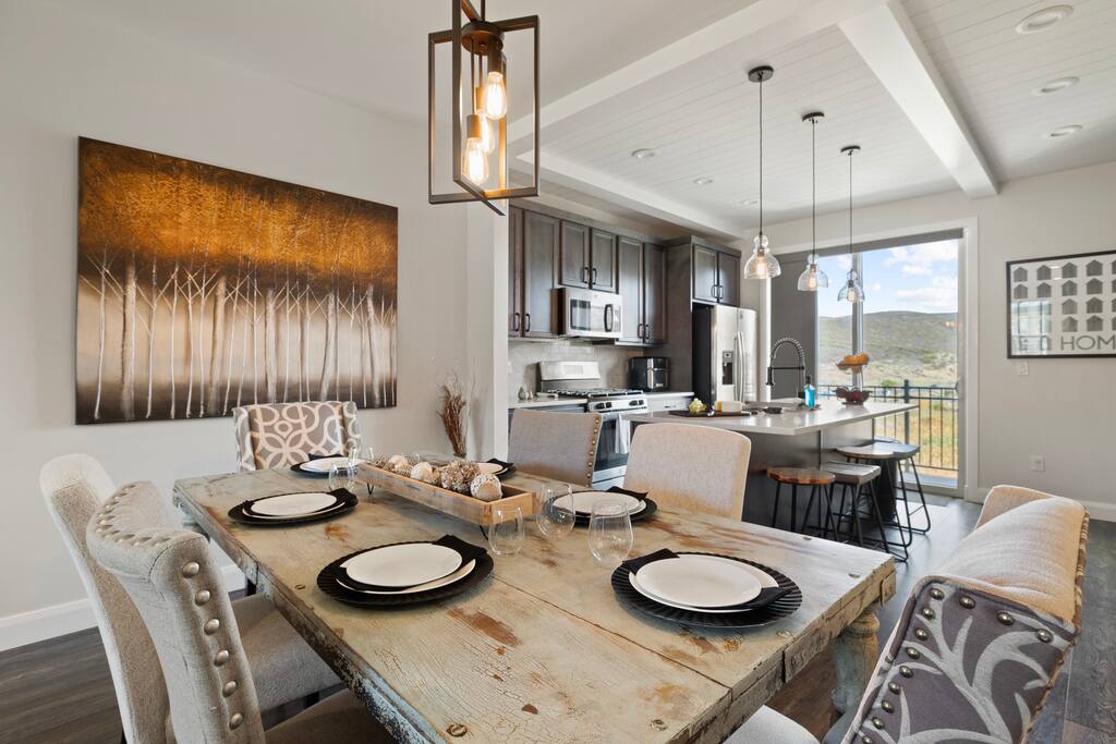 Luxury Park City home | 9 guests | Garage parking!