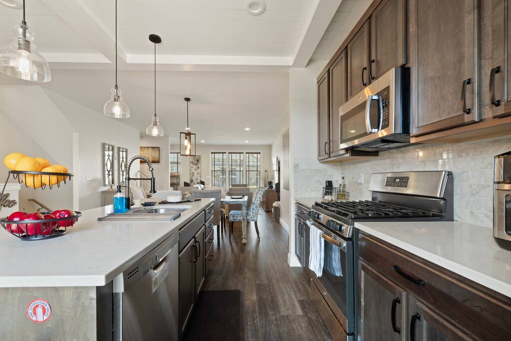 Luxury Park City home | 9 guests | Garage parking!