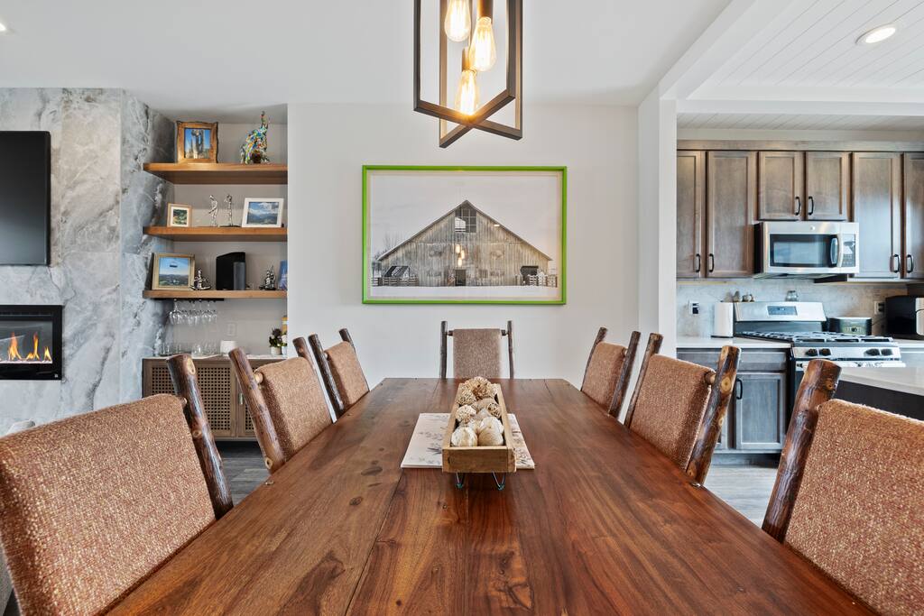 luxury-park-city-home-or-8-guests-or-garage-parking!/