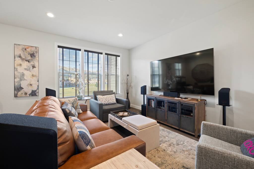 Luxury Park City home | 9 guests | Garage parking!