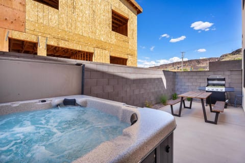 Hot Tub, Sleeps 26, ATV Fun & Camping-Themed Room!