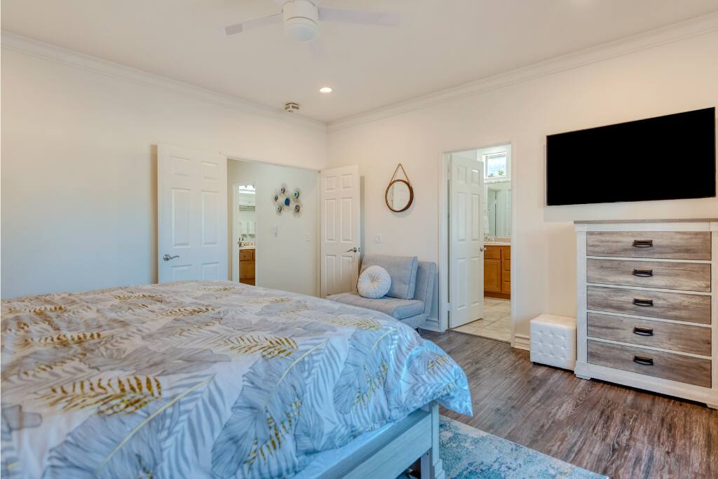 the-comfort-of-home-with-the-luxury-of-a-resort./