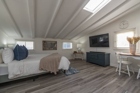 Enter a haven of comfort and leisure with a bed that beckons you to rest, accompanied by a generously proportioned television that ensures an exceptional and immersive relaxation experience that exceeds your expectations.
