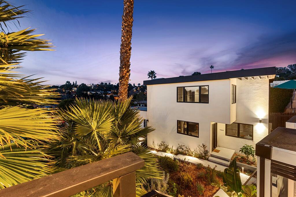 City Oasis, Stunning Panoramic Views,