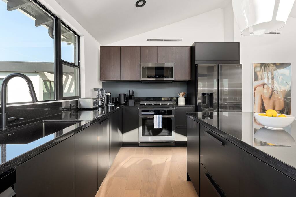 City Oasis, Stunning Panoramic Views,