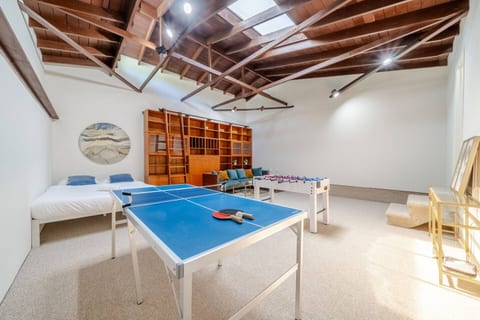 6 Minutes to Universal with Game Room, Heated Pool & Spa