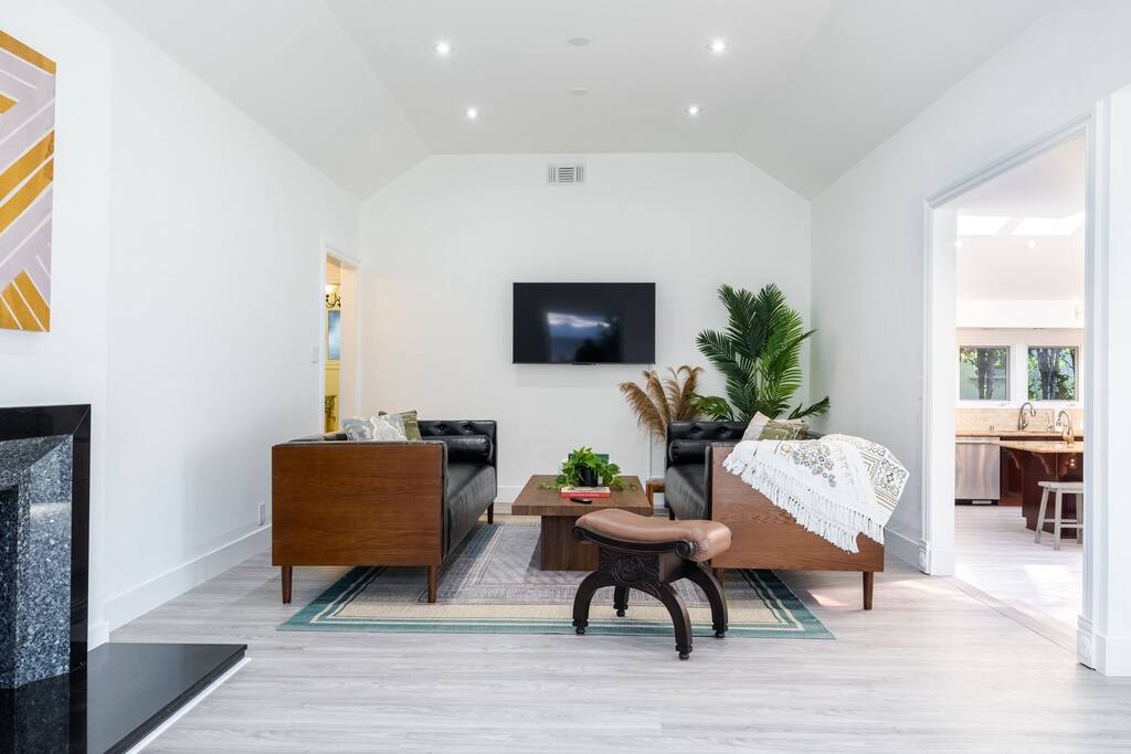 brentwood-5brheated-pool-jacuzzi-game-room/