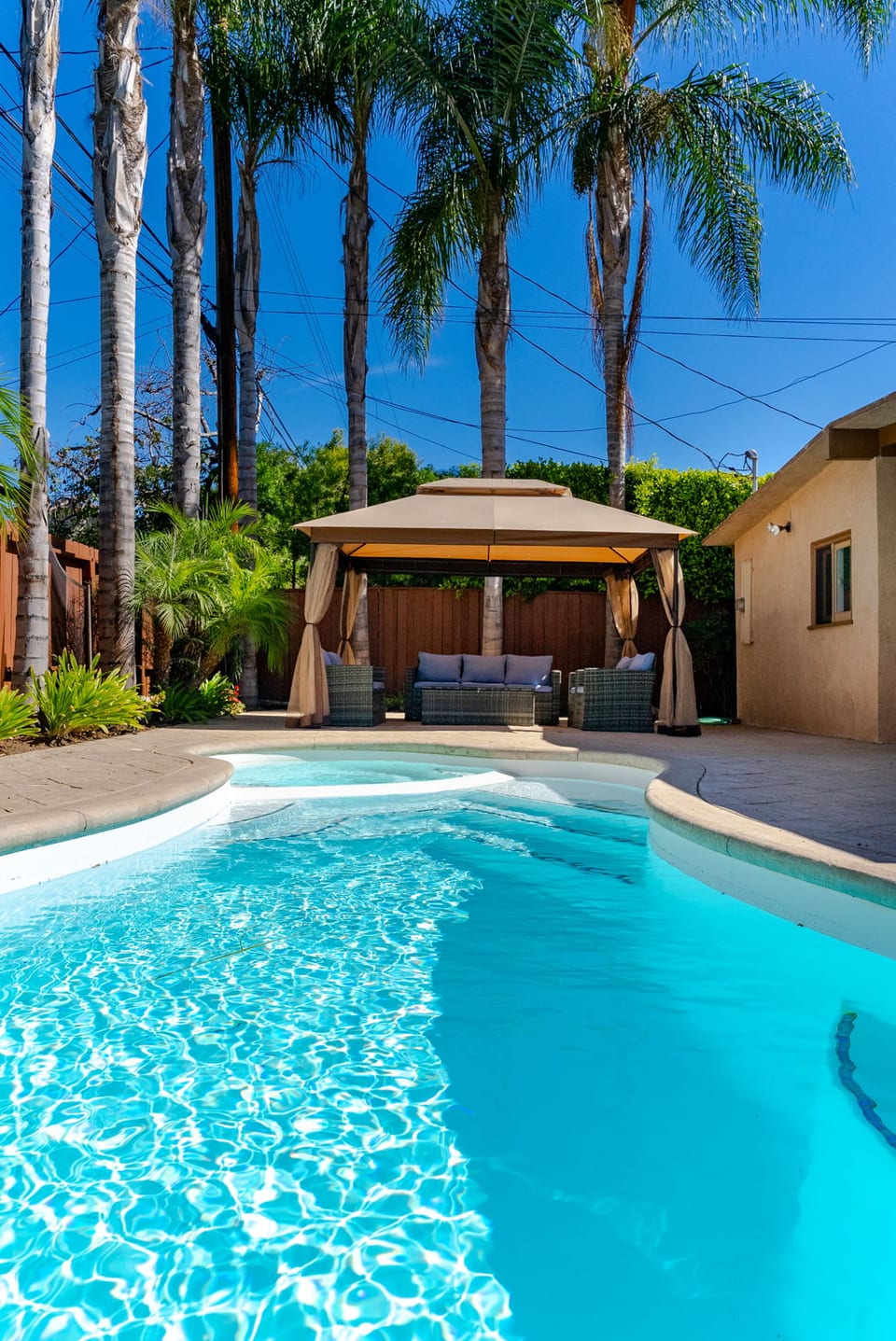 Brentwood 5BR Heated Pool, Jacuzzi, Game Room - Los Angeles