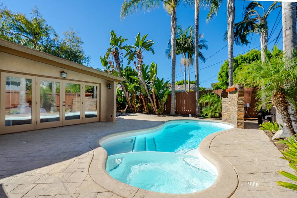 brentwood-5brheated-pool-jacuzzi-game-room/