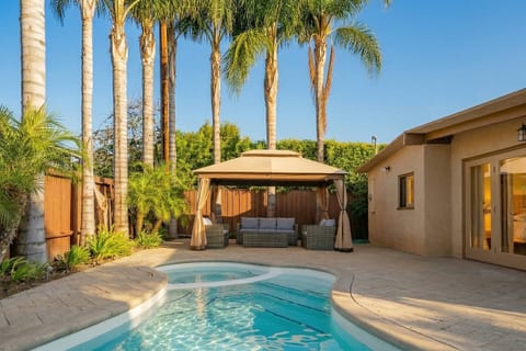 Brentwood 5BR Heated Pool, Jacuzzi, Game Room