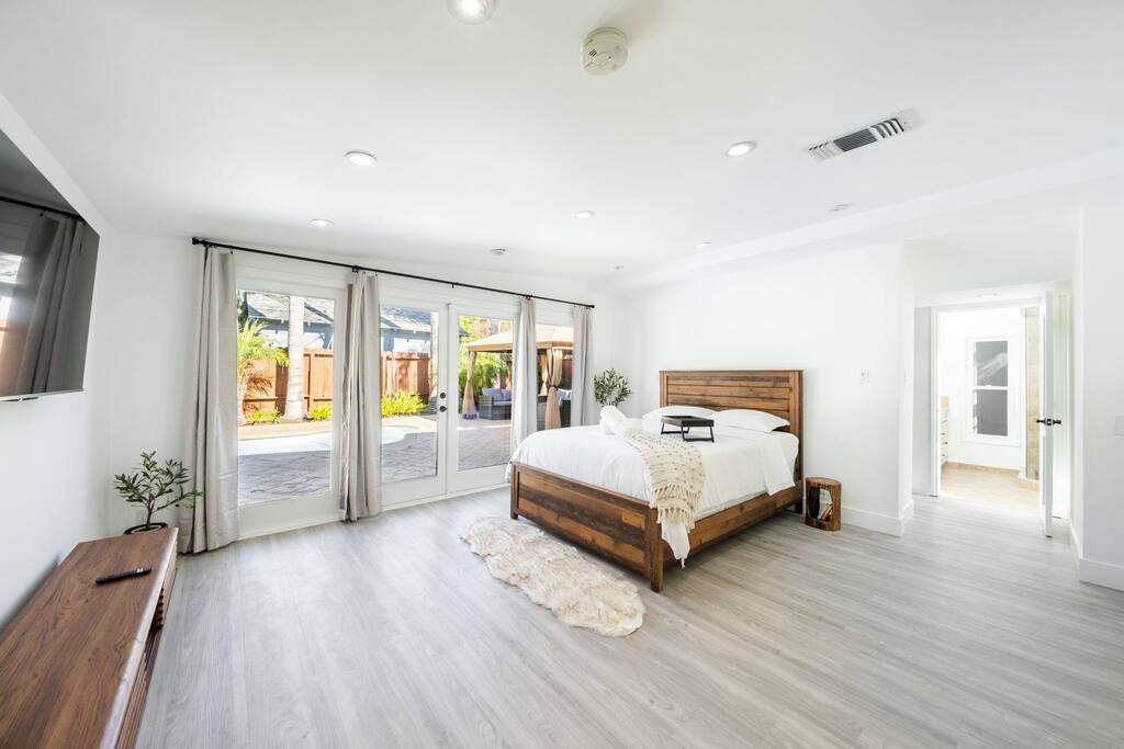 brentwood-5brheated-pool-jacuzzi-game-room/