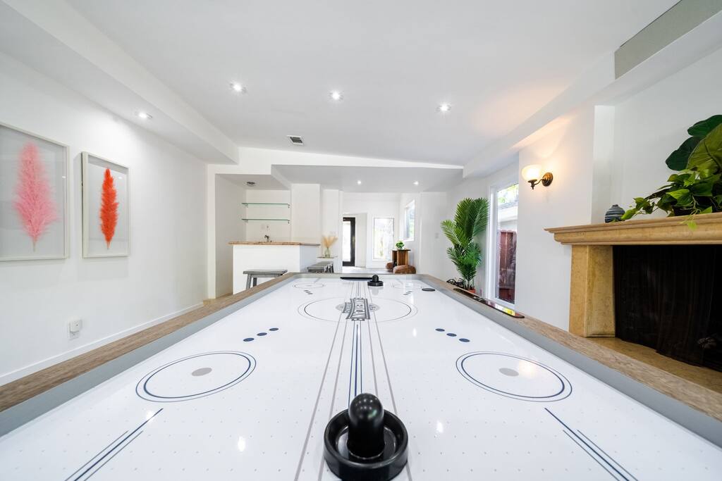 brentwood-5brheated-pool-jacuzzi-game-room/