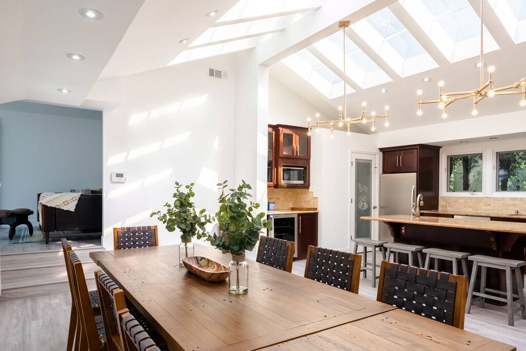 brentwood-5brheated-pool-jacuzzi-game-room/