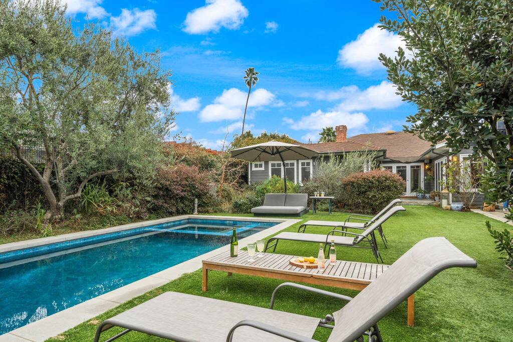 venicegameroomtheaterpoolspa/