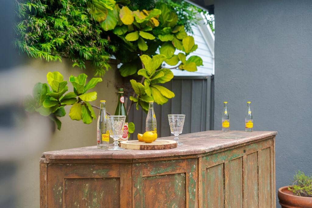 venicegameroomtheaterpoolspa/