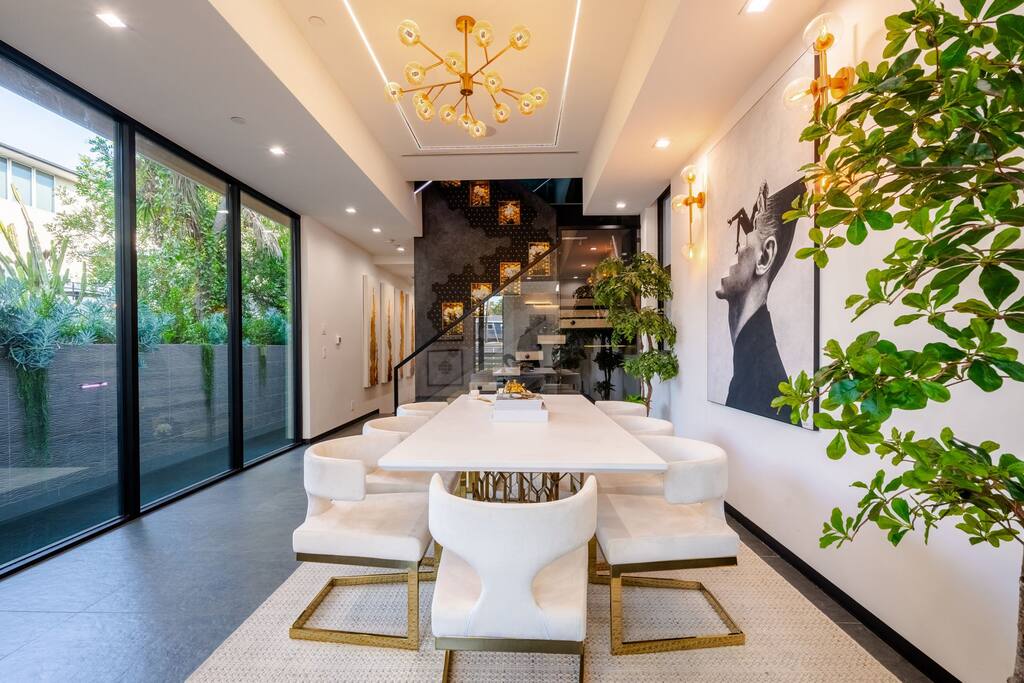 luxury-venice-stay-designer-style-+-pool-and-rooftop/