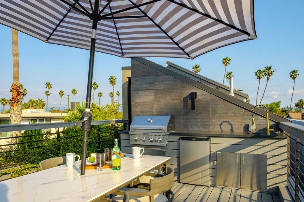 luxury-venice-stay-designer-style-+-pool-and-rooftop/