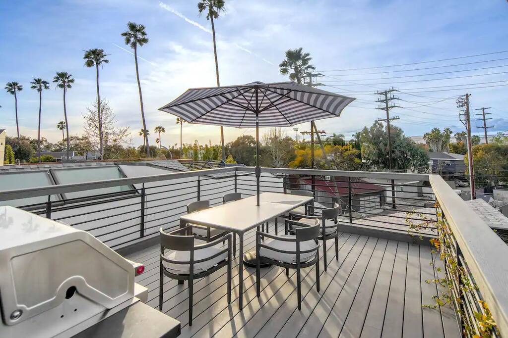 luxury-venice-stay-designer-style-+-pool-and-rooftop/